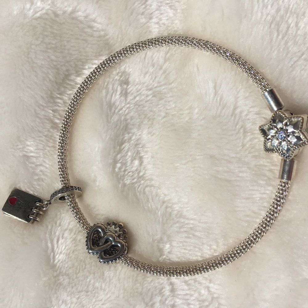 THIS IS NOT FOR SALE AT THE MOMENT. ERROR W/ POSH